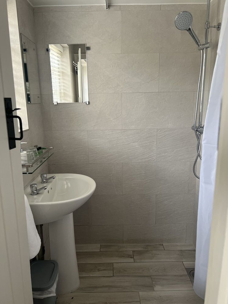 Priory Tearooms Burford With Rooms Double Room, Ensuite 8