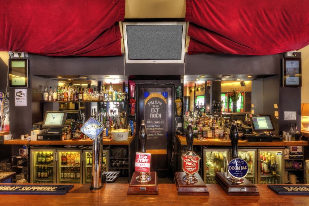 undefined Arsenal Tavern Backpackers 7