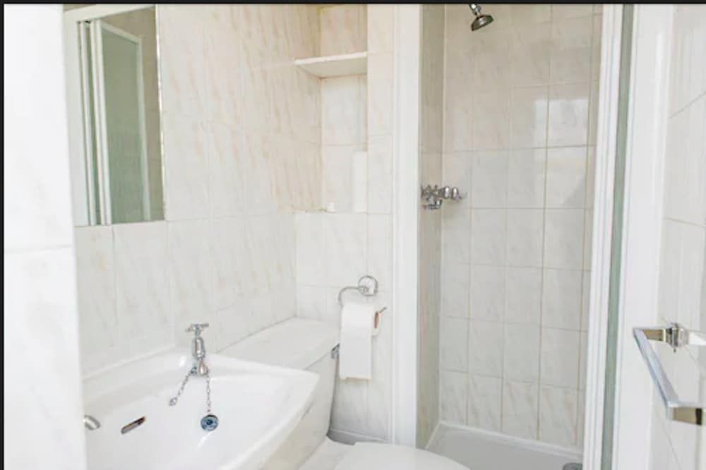 undefined Avonmore Hotel Cartwright Gardens 9