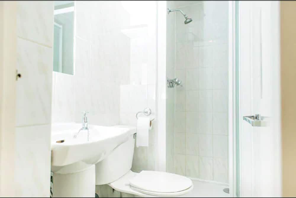 undefined Avonmore Hotel Cartwright Gardens 10