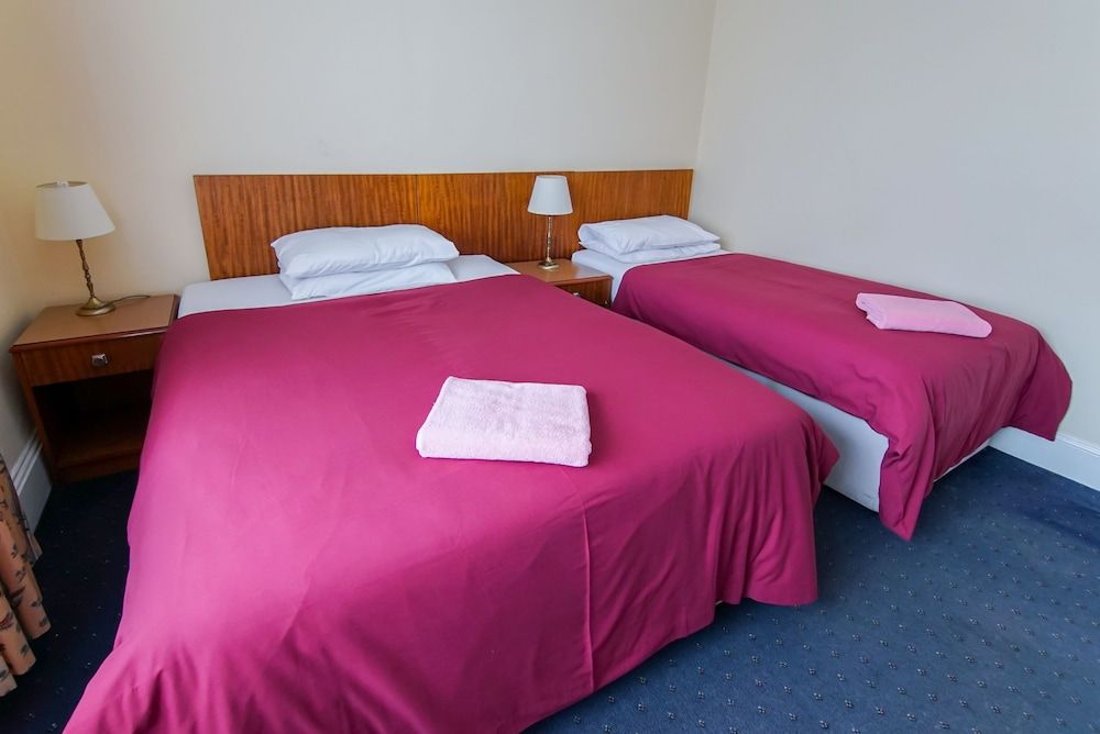 Avoca House Hotel Twin Room 4