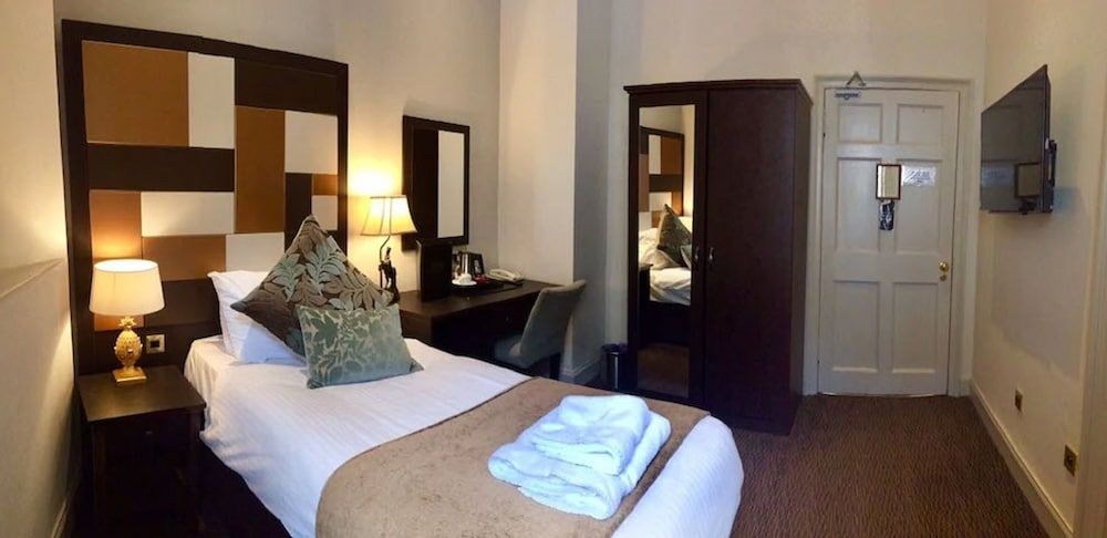 undefined Albany Hotel 10