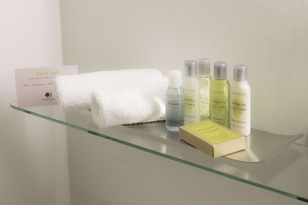 DoubleTree by Hilton Hotel & Suites Pittsburgh Downtown Room, 1 King Bed, Accessible, Non Smoking 5