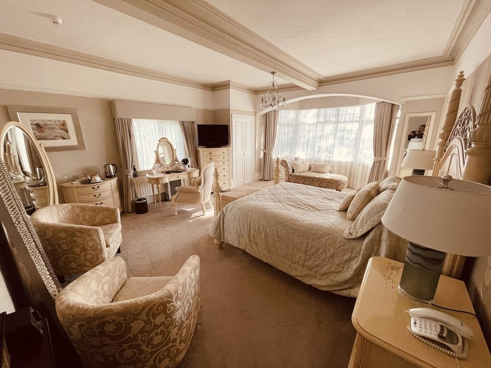 Nuthurst Grange Country House Hotel Superior Double Room 4