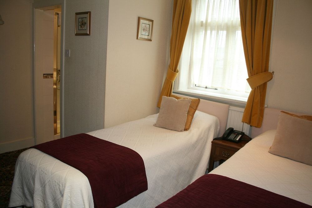 Twin Room (Single use)