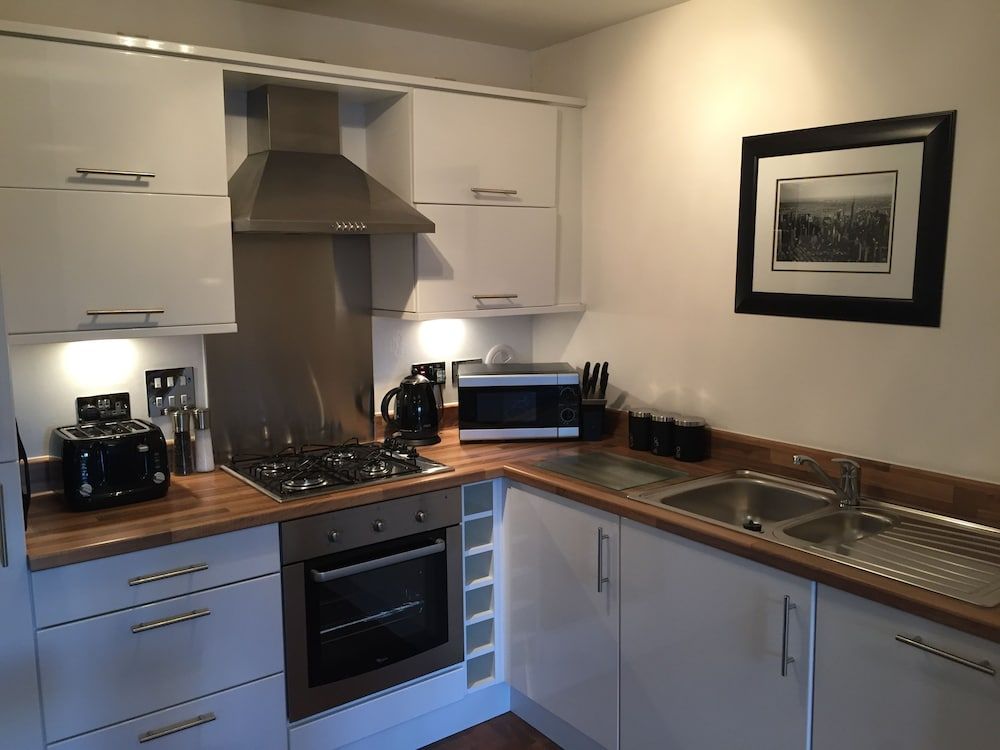 Oakhill Apartments Edinburgh (Ltd) Three-Bedroom Apartment 8