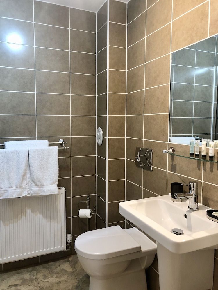 Oakhill Apartments Edinburgh (Ltd) Three-Bedroom Apartment 16