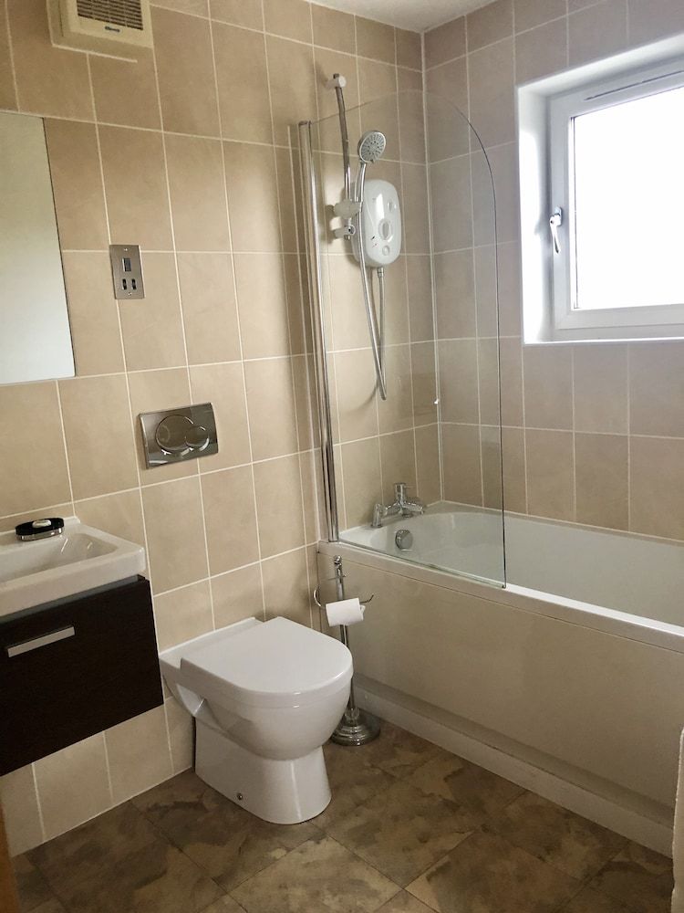 Oakhill Apartments Edinburgh (Ltd) Three-Bedroom Apartment 17