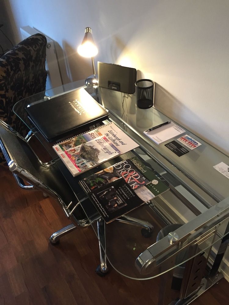 Oakhill Apartments Edinburgh (Ltd) Three-Bedroom Apartment 14