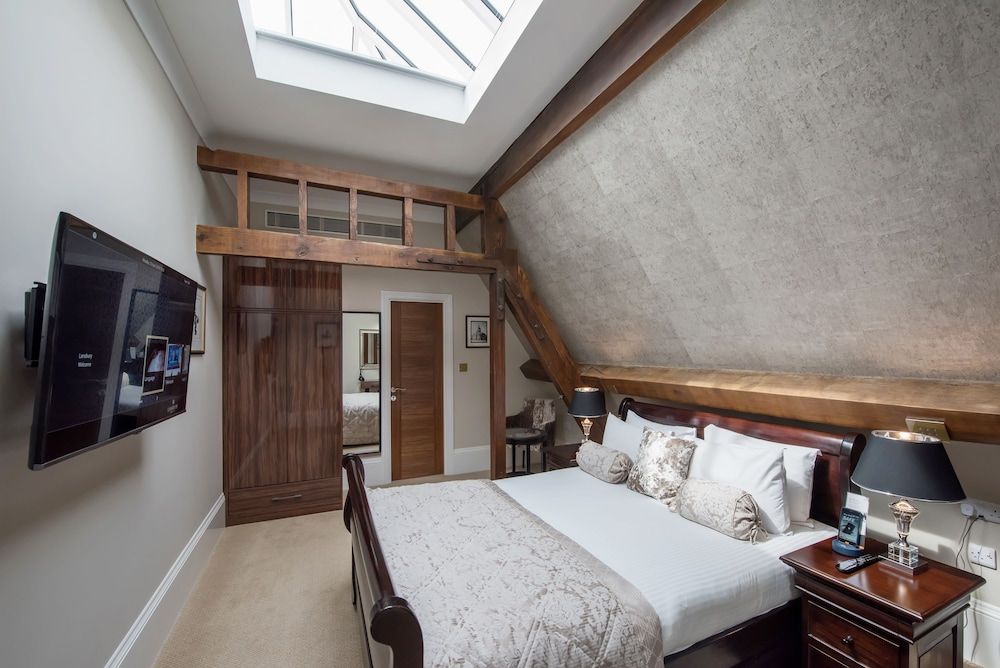 Standard Loft (Sky View)