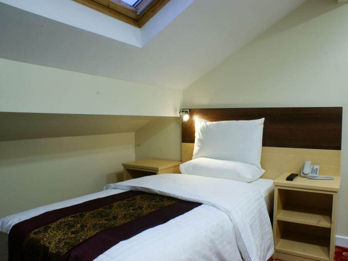 Cambridge Hotel Economy Single Room 2