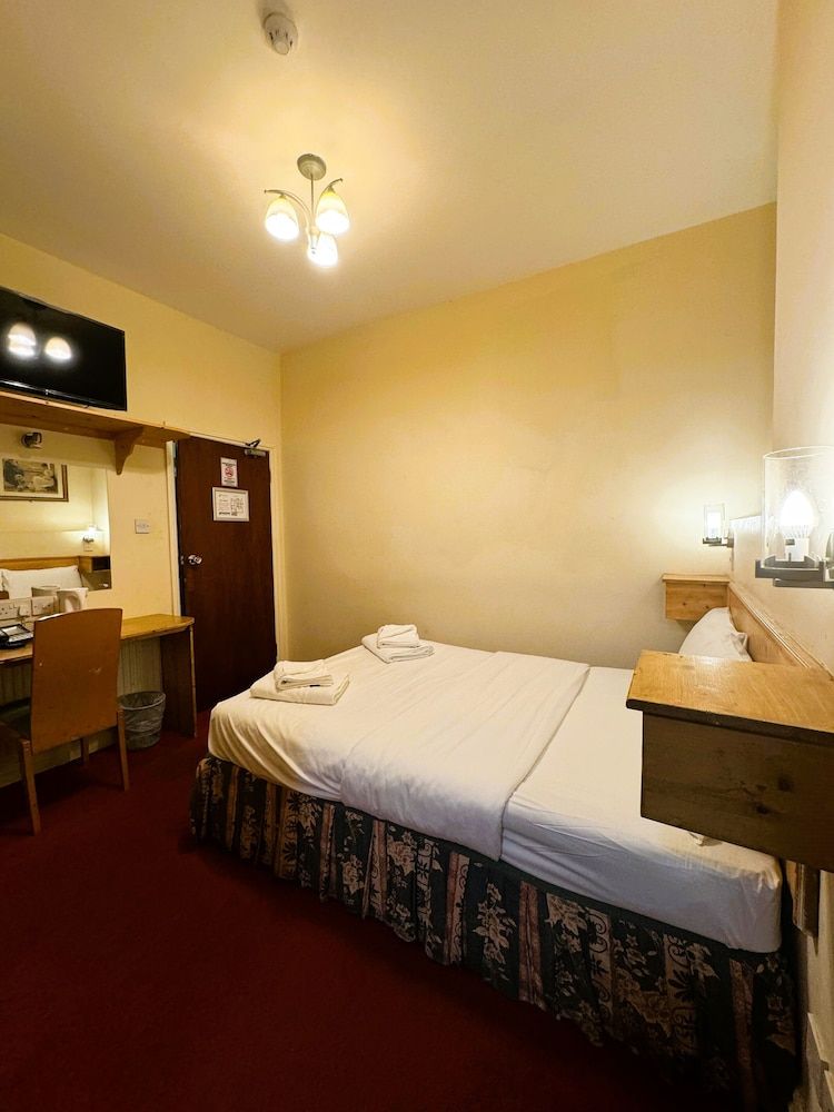 undefined Bridge Park Hotel 4