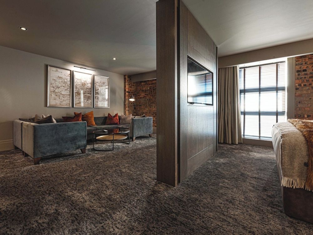 Dakota Eurocentral Signature Suite 8