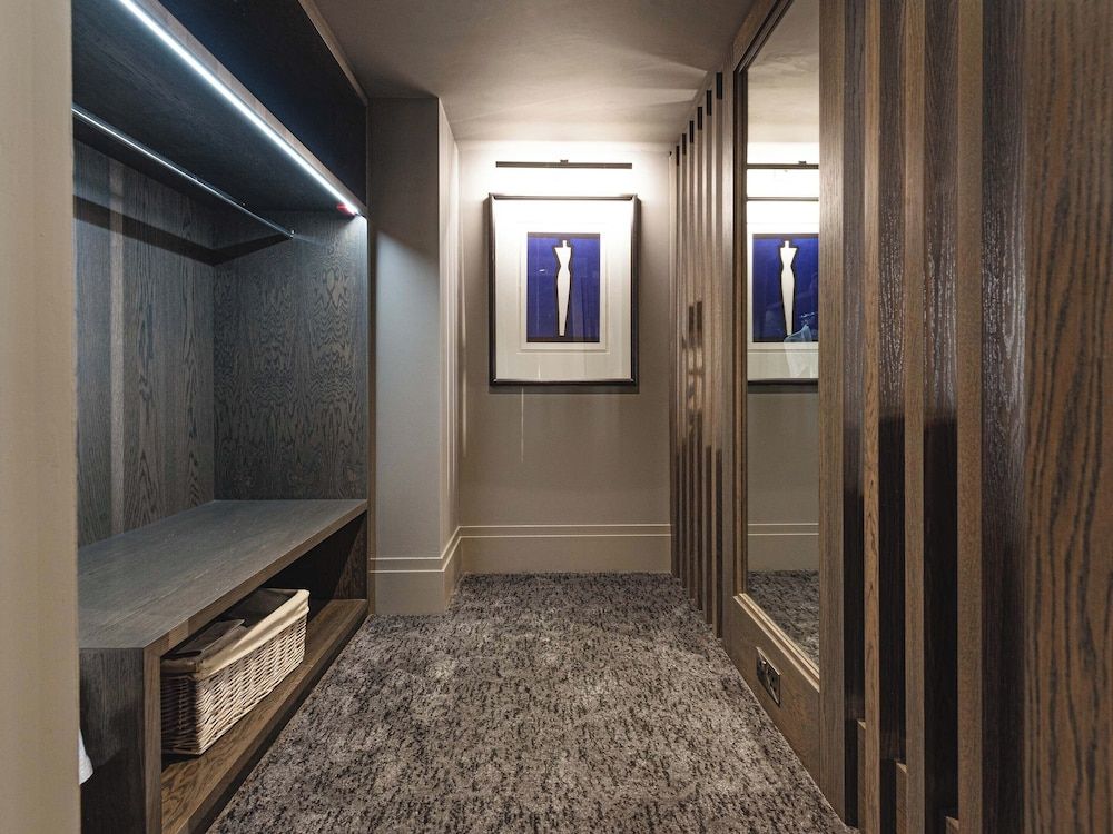 Dakota Eurocentral Signature Suite 7