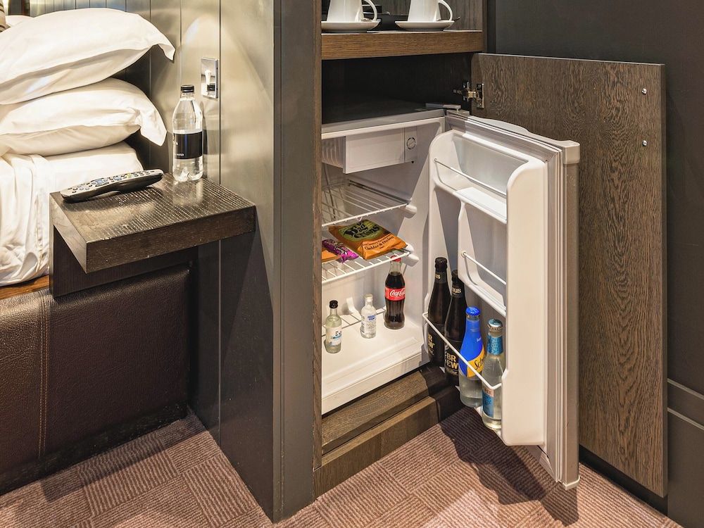 Dakota Eurocentral Deluxe Room 3