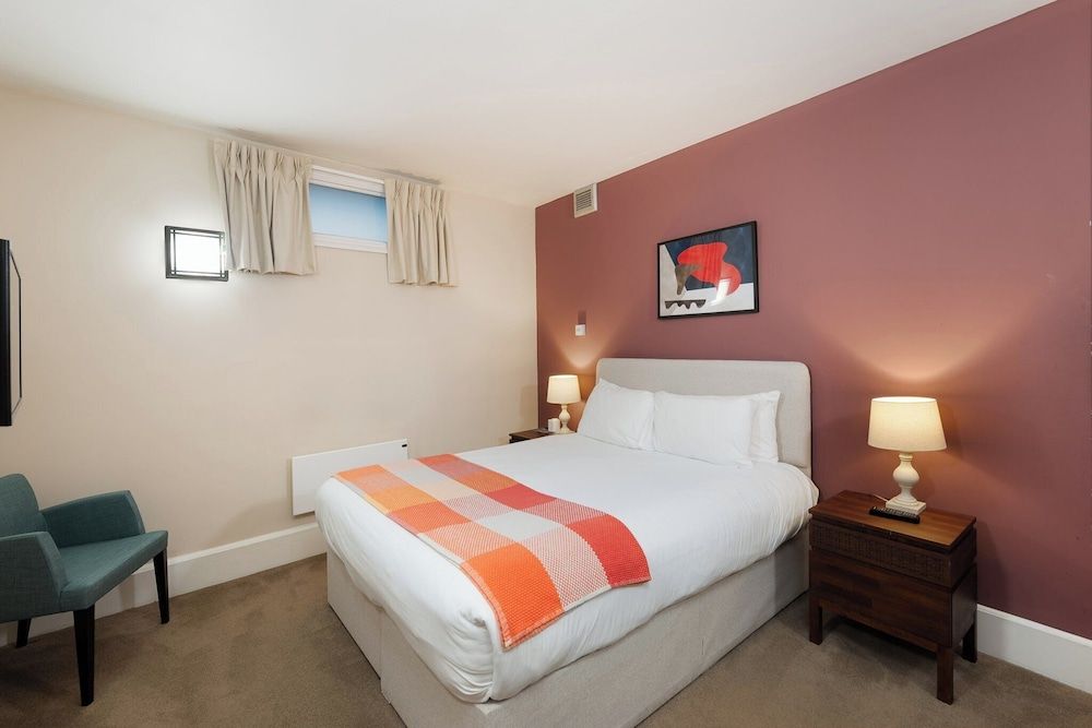 SACO Bristol- West India House One Bedroom Apartment Underground 3