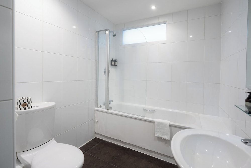 SACO Bristol- West India House One Bedroom Apartment Underground 4