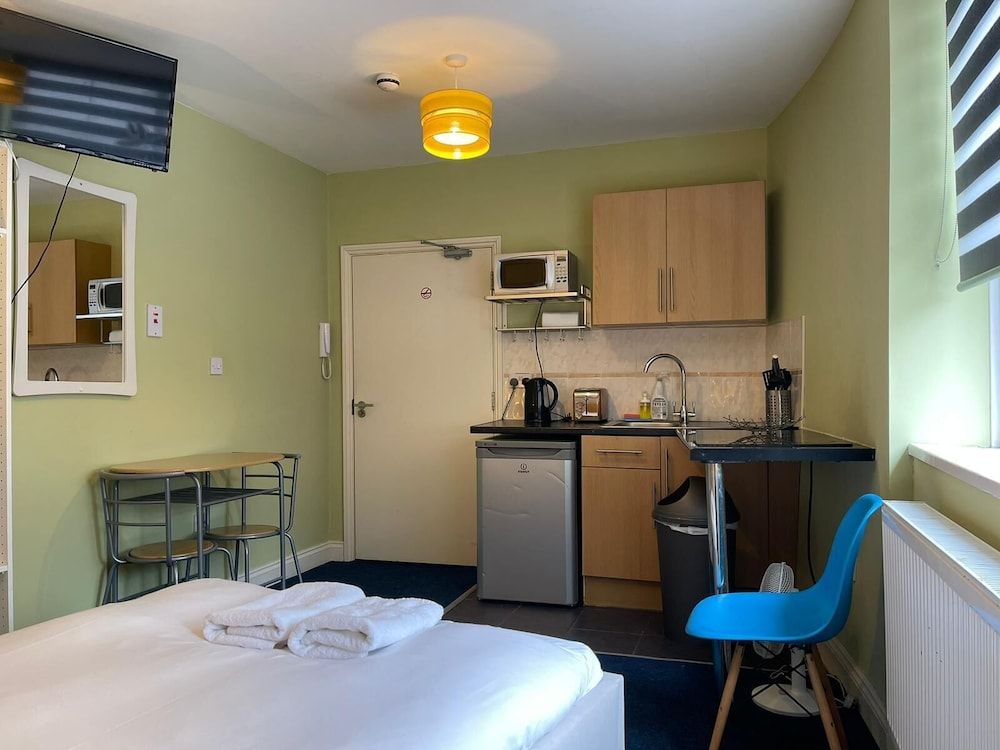 Brighter Properties Studio Flat, 1 Double Bed 10