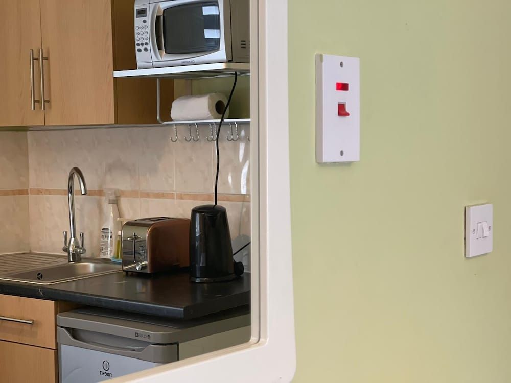 Brighter Properties Studio Flat, 1 Double Bed 7