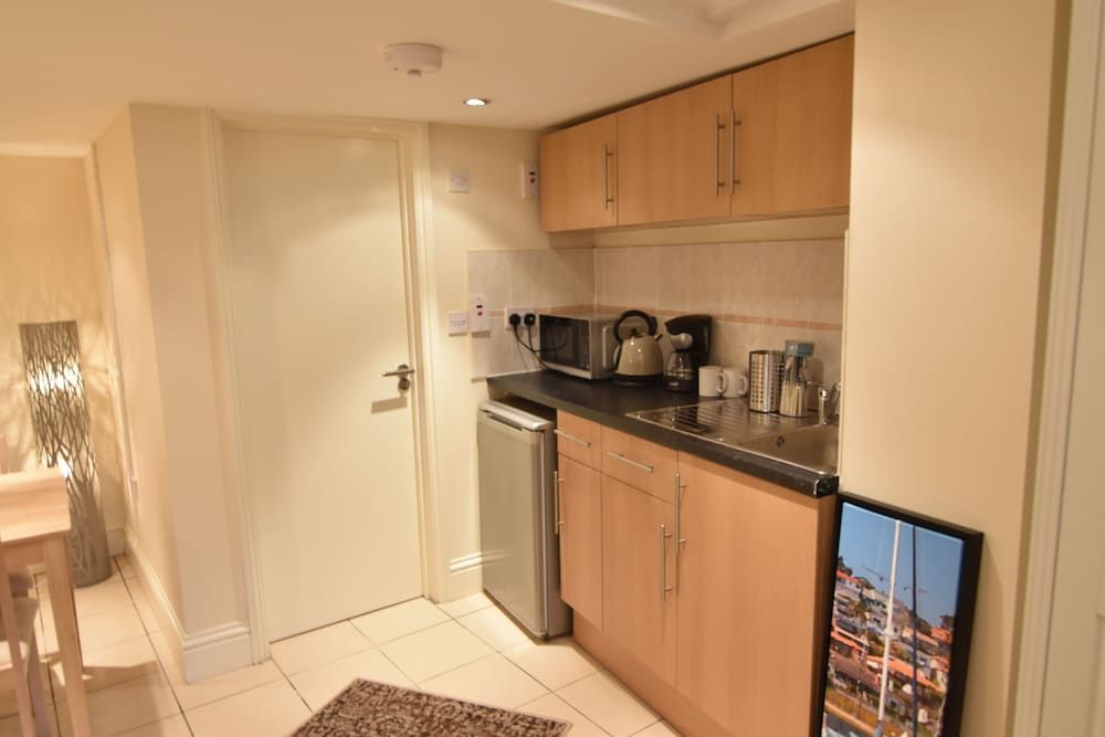 Brighter Properties Studio Flat, 1 Double Bed and 1 Twin Bed 6