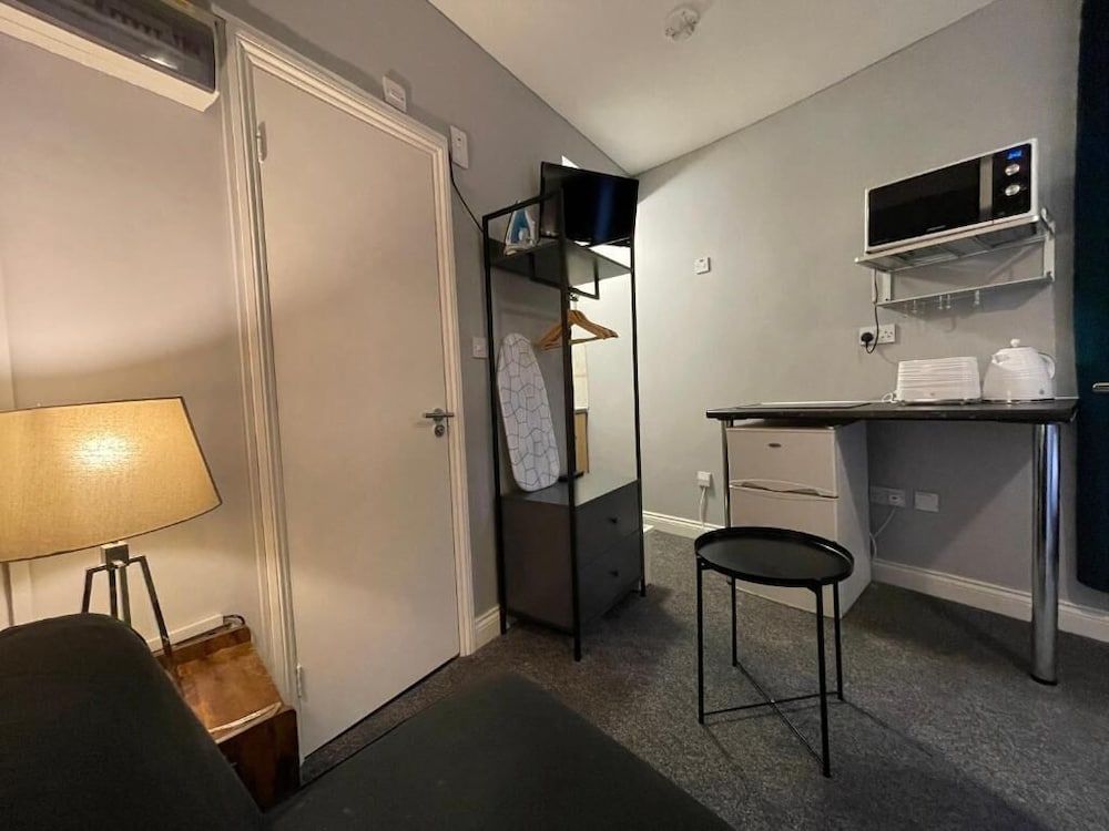 Brighter Properties Studio Flat, 1 Twin Bed 7