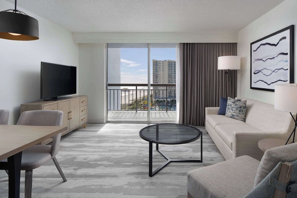 Suite, 2 Queen Beds, Bathtub (Mobility/Hearing)