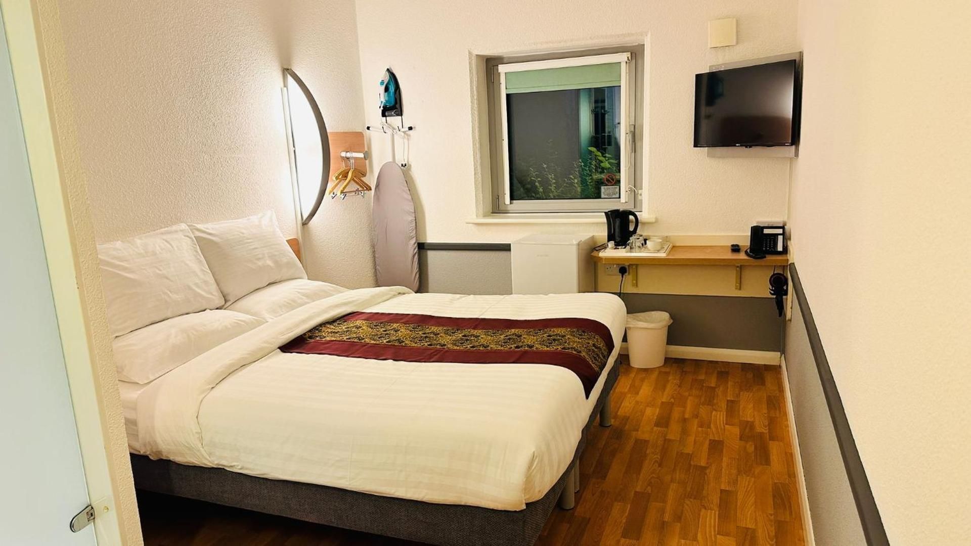 Cambridge Hotel Bradford Central Double Room