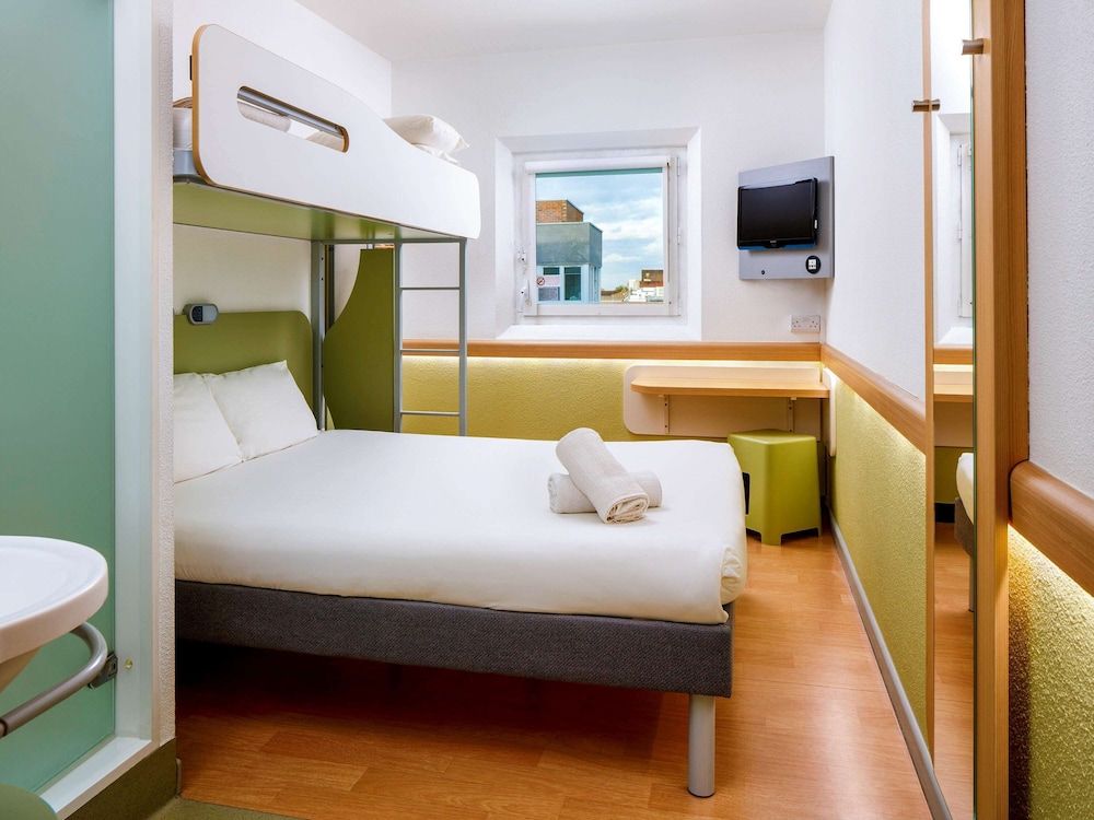 ibis budget London Hounslow Double Room 8