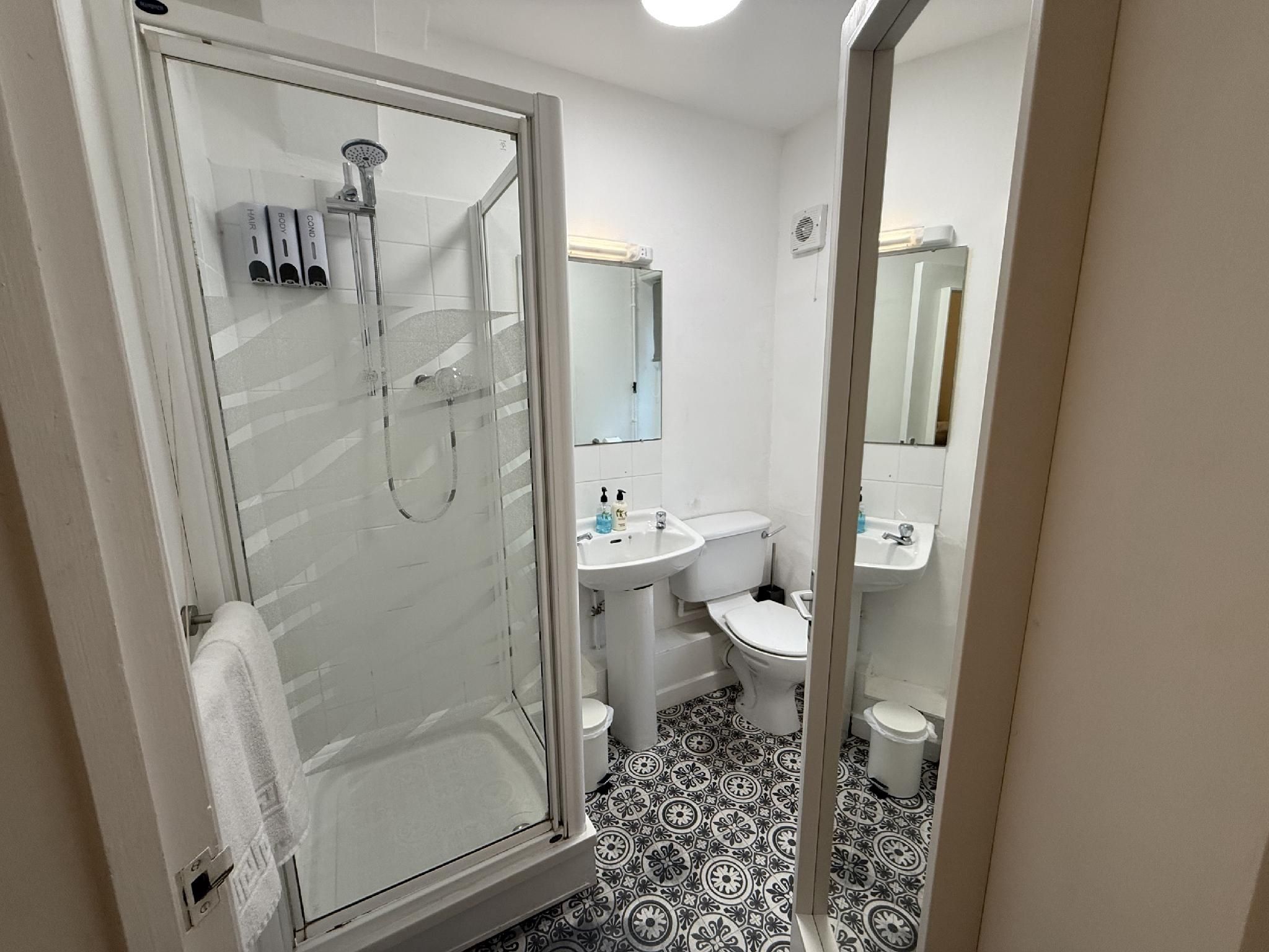 Twin room-Standard-Ensuite