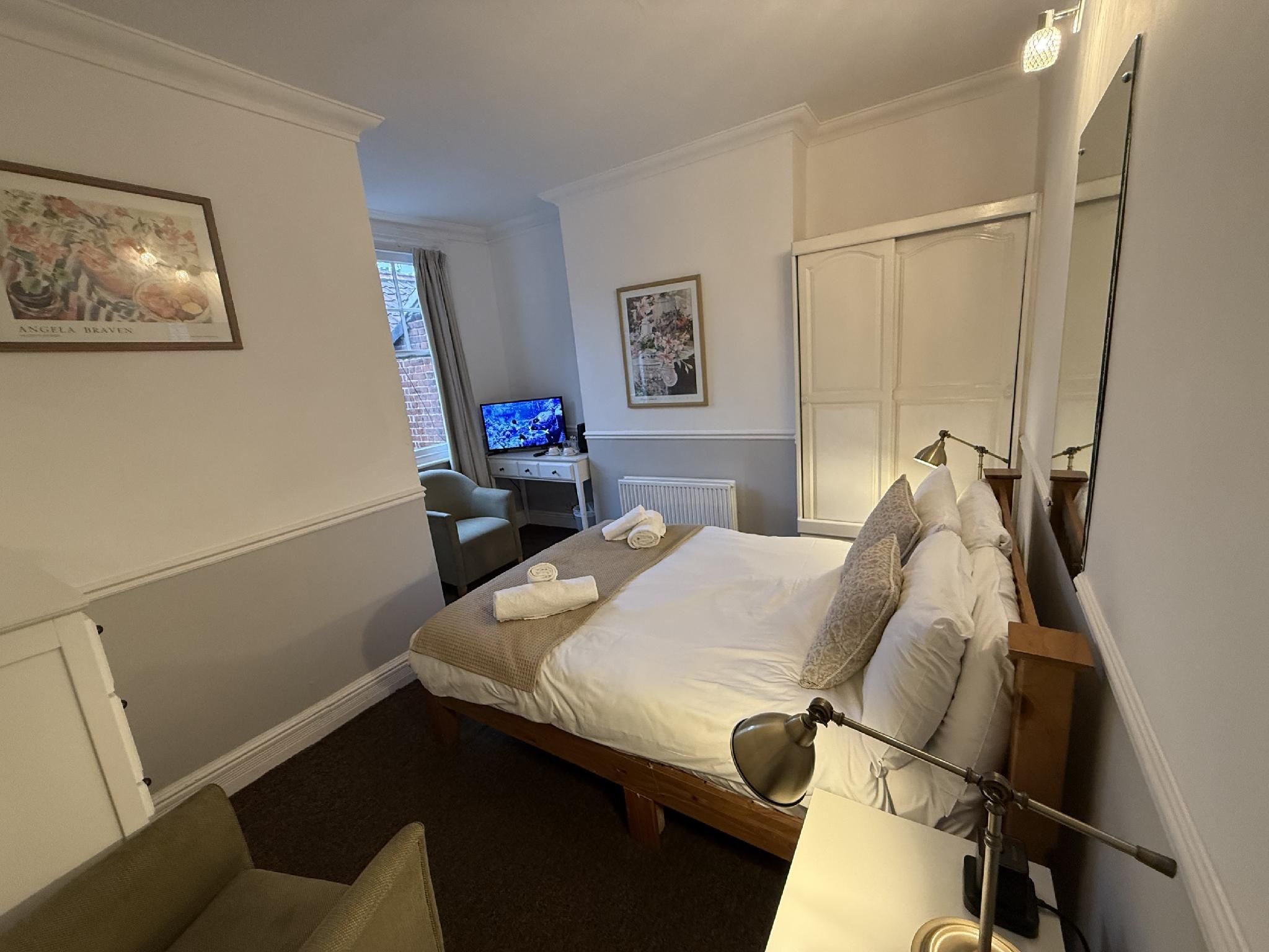 Central Hotel double room-standard-ensuite 2