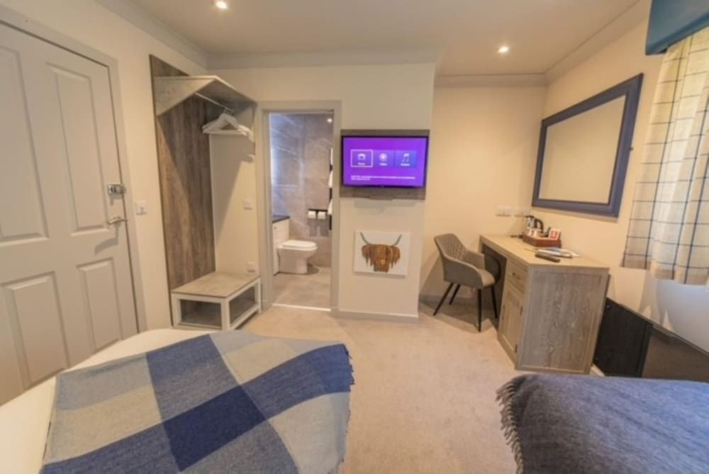 Loch Ness Clansman Hotel Twin Room 6