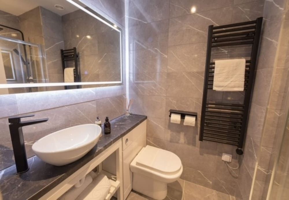 Loch Ness Clansman Hotel Twin Room 4