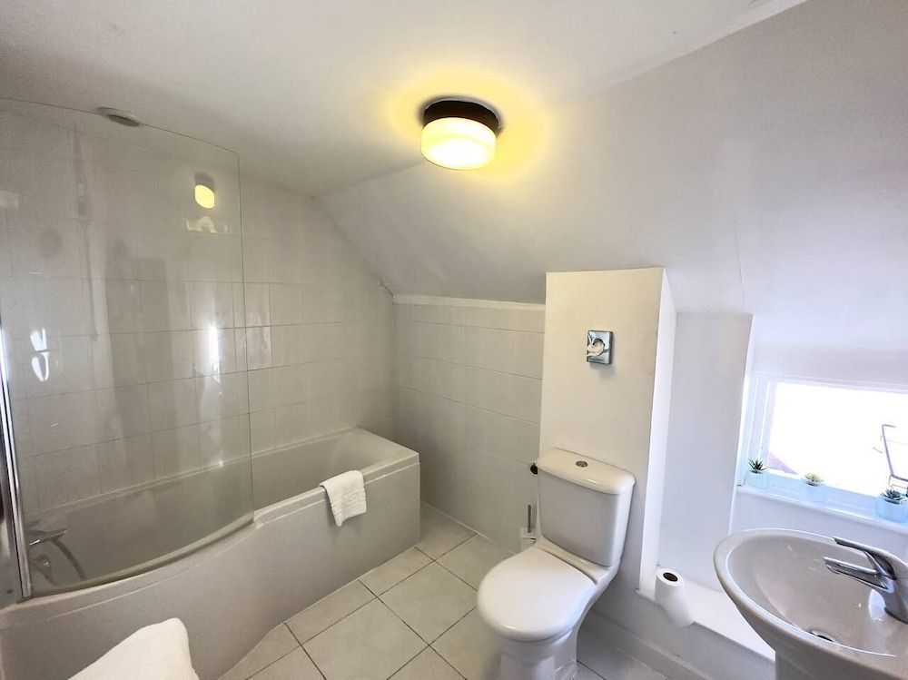 The George and Dragon Inn Basic Double Room, Private Bathroom 2