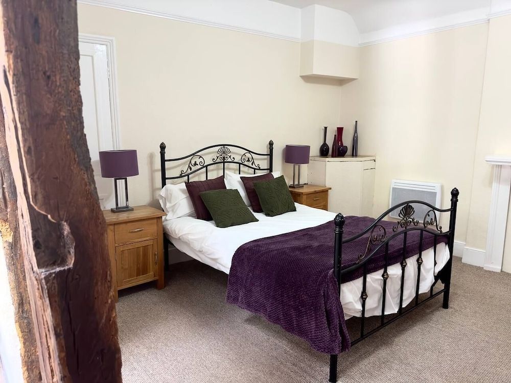 The George and Dragon Inn Superior Suite, Ensuite 3