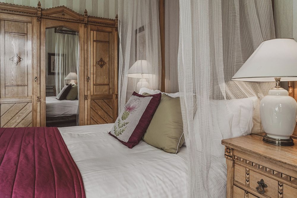 Merewood Country House Double Room (4 Poster) Single Occupancy