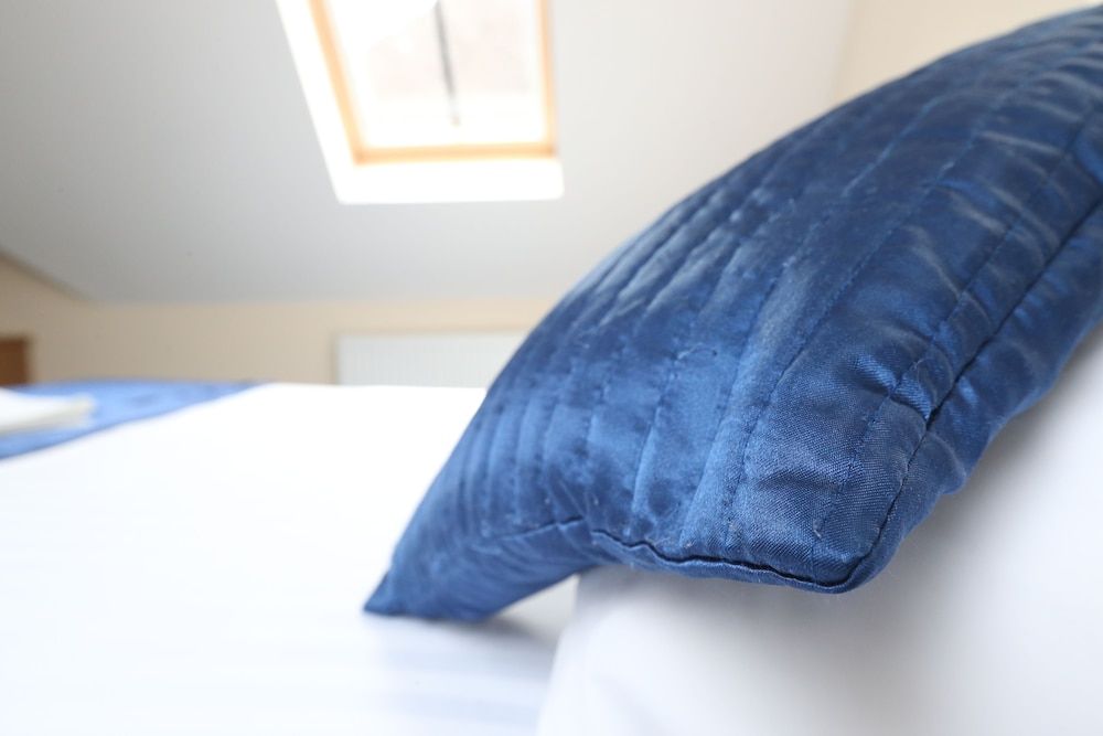 The Corner House Hotel Gatwick Quadruple Room 4