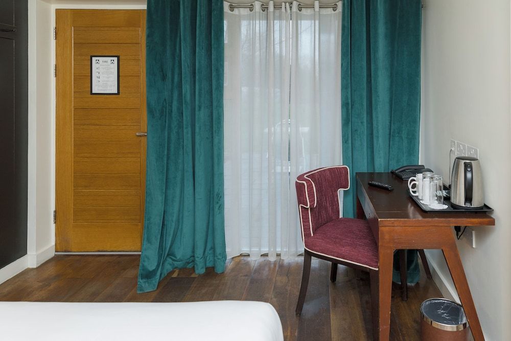 Stoke Place Hotel Standard Double Room, Garden Area 6