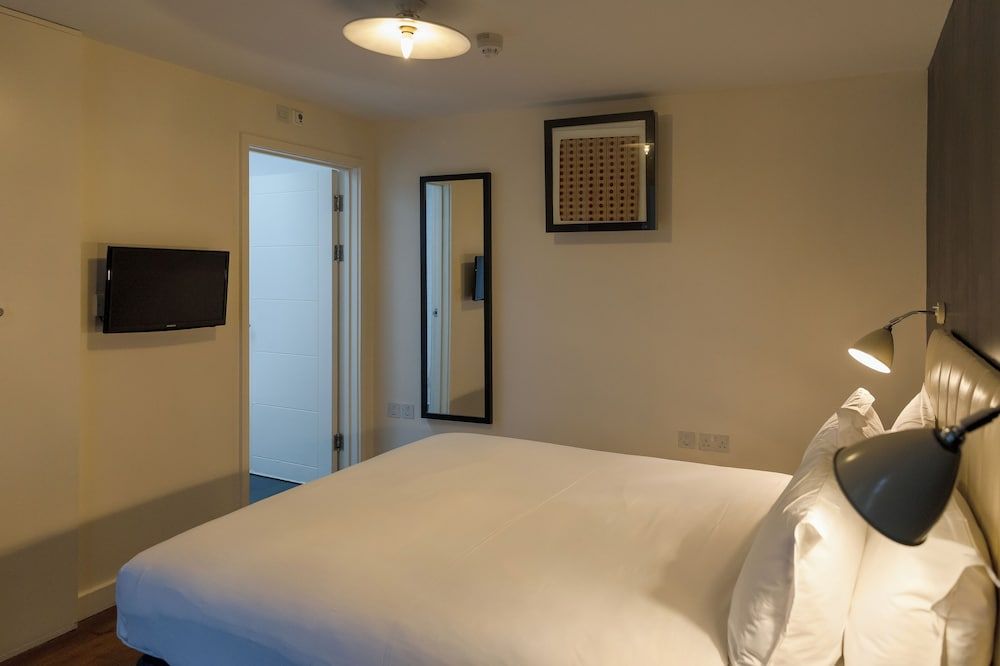 Stoke Place Hotel Standard Double Room, Garden Area