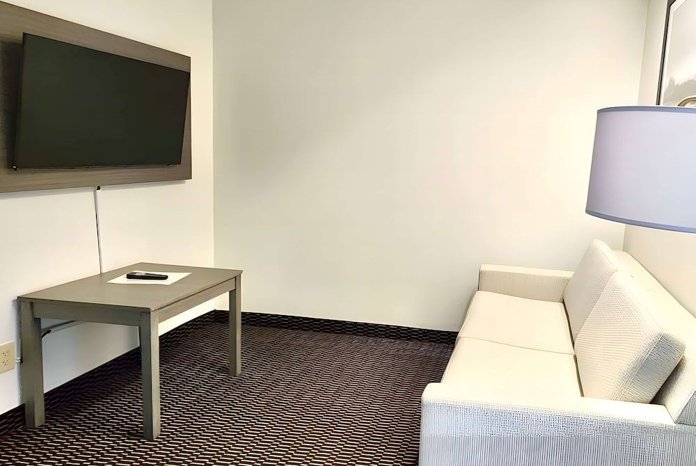 Business Studio Suite, 1 King Bed with Sofa bed, Non Smoking