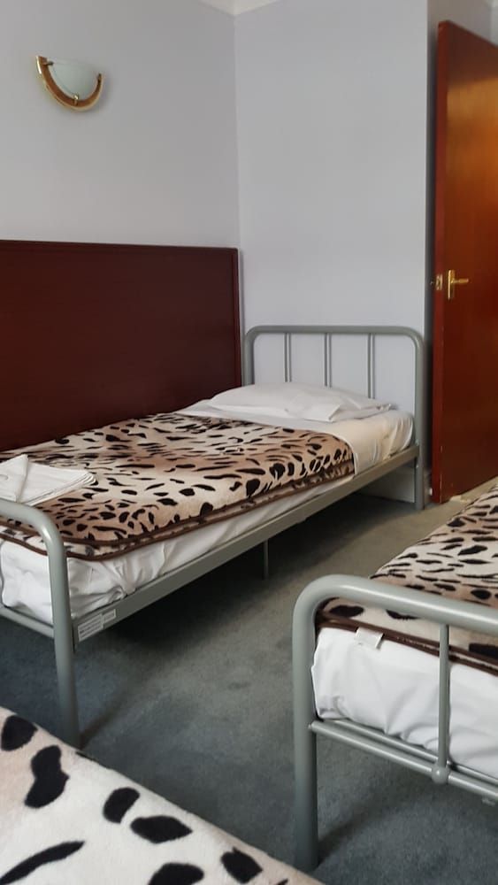 Triple Room (1st floor rear)