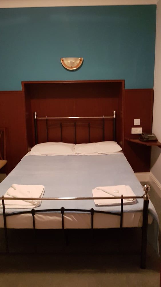 Mandalay Picton House Hotel Double Room (Lower Ground Floor rear) 3