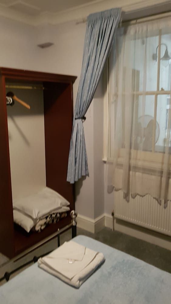 Mandalay Picton House Hotel Double Room (Lower Ground Floor rear) 5