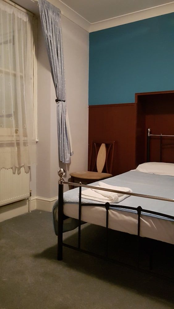 Mandalay Picton House Hotel Double Room (Lower Ground Floor rear) 2