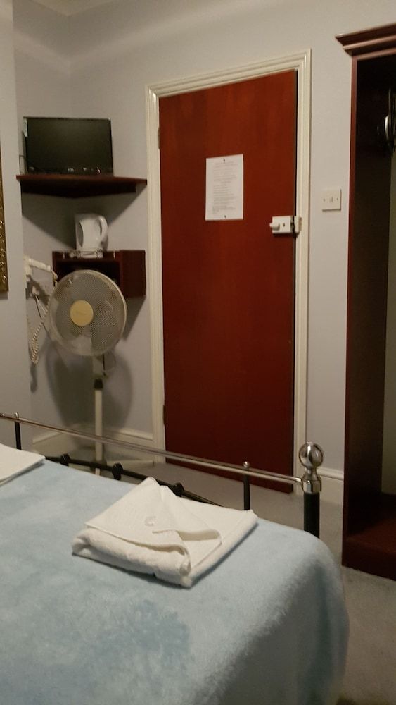 Mandalay Picton House Hotel Double Room (Lower Ground Floor rear) 4