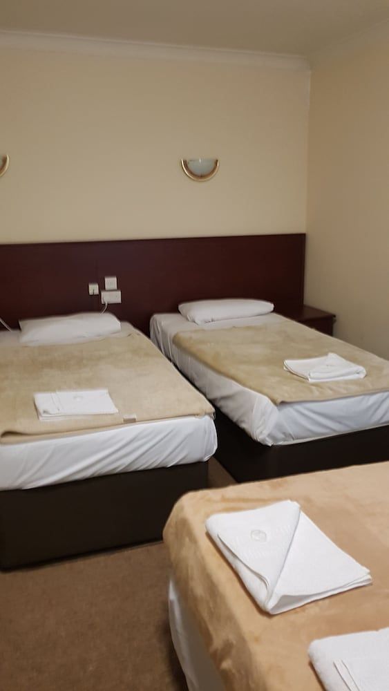 Mandalay Picton House Hotel Family Room ( Lower ground floor rear) 3