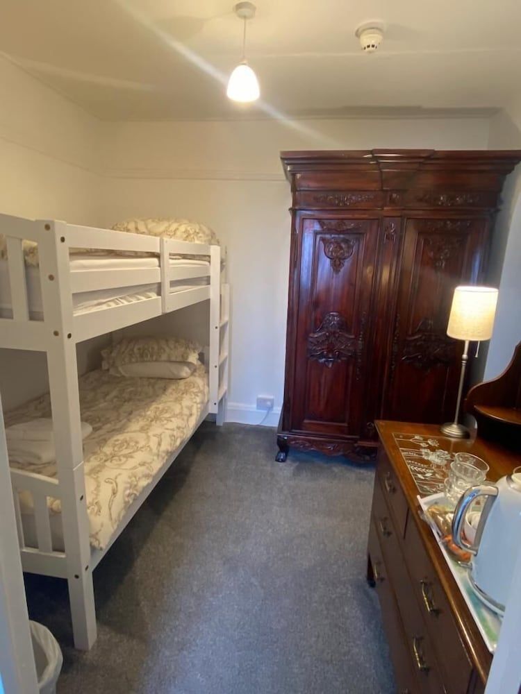 The North Cliff Hotel Superior Suite, Ensuite, Sea View (Junior double and bunks /) 7