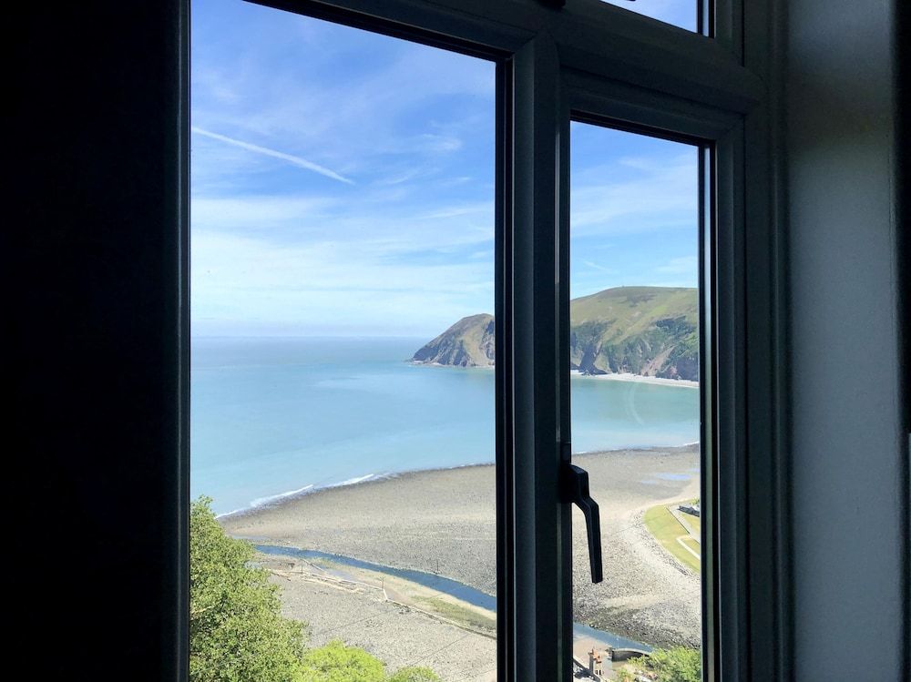 The North Cliff Hotel Superior Suite, Ensuite, Sea View (Junior double and bunks /) 9