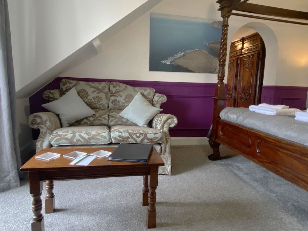The North Cliff Hotel Superior Suite, Ensuite, Sea View (Junior double and bunks /) 3