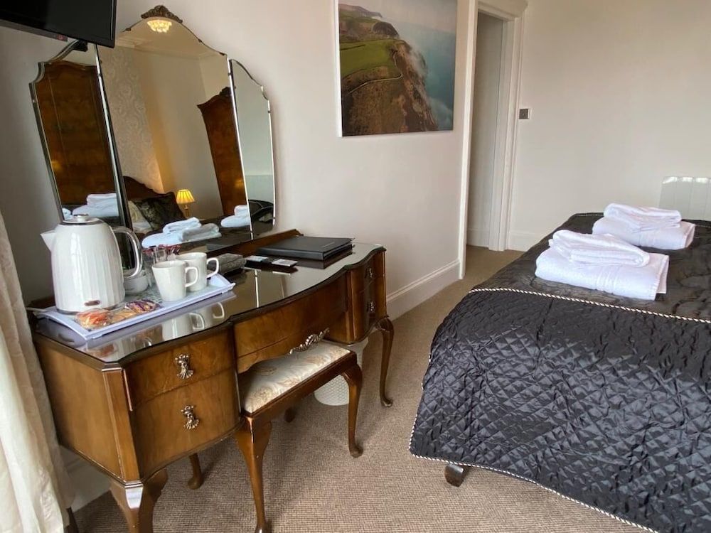 The North Cliff Hotel Deluxe Twin Room, Ensuite, Sea View (Superking / ) 2