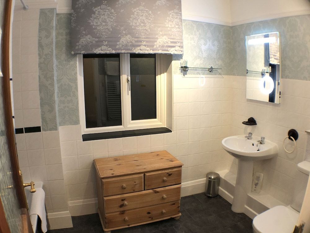 The North Cliff Hotel Superior Suite, Ensuite, Sea View (Junior double and bunks /) 15